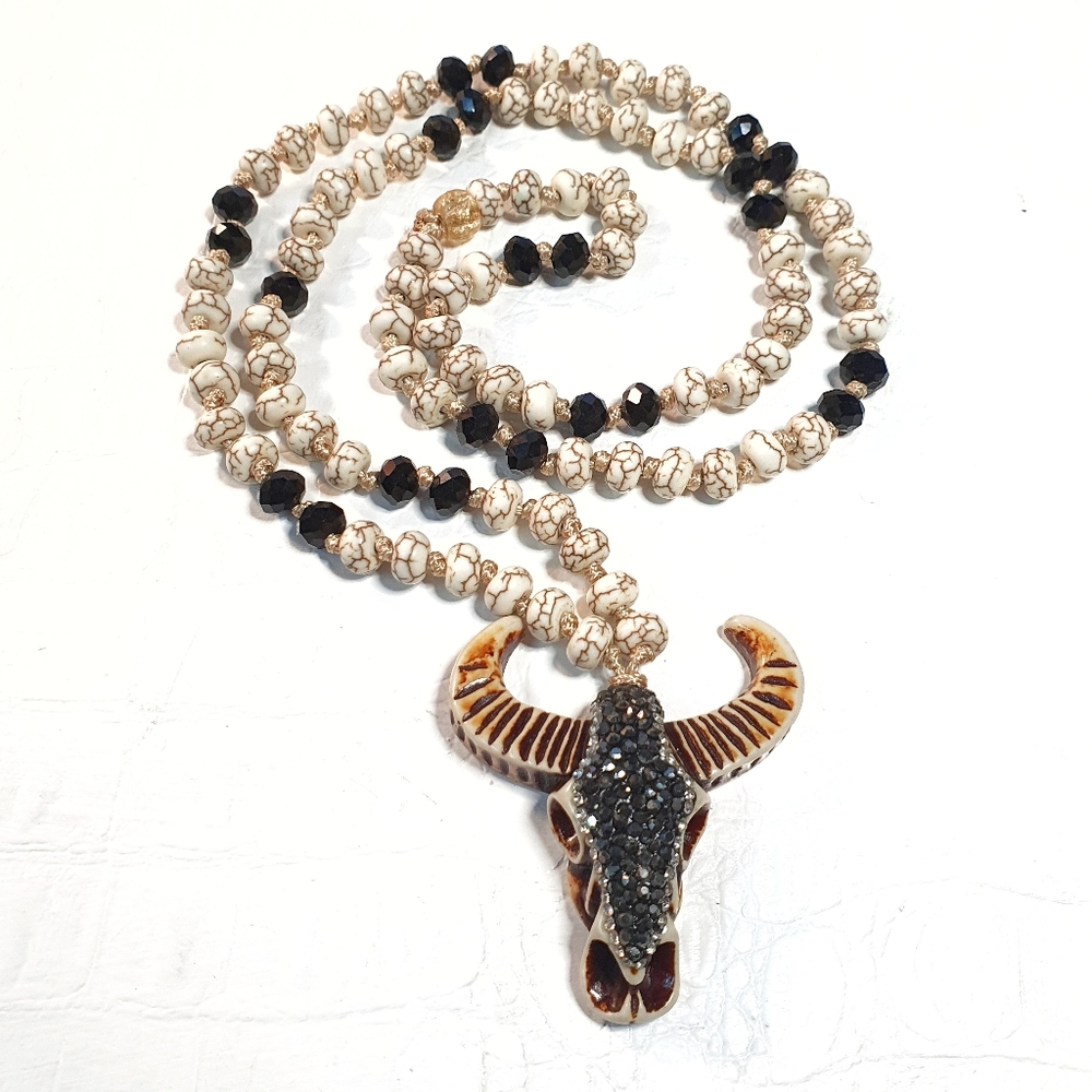 Bohemian Búfalo White Howlite Beads Bull Pendant Long Necklace